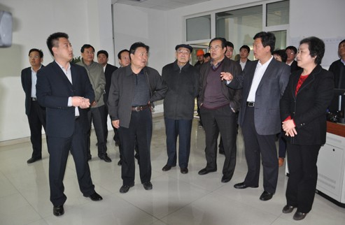 2013年11月6日县委领导和老领导到我们公司视察工作。